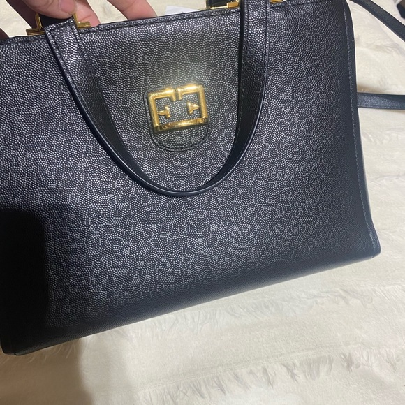 Furla in gold hardware 2 way with strap is removable - Picture 4 of 9